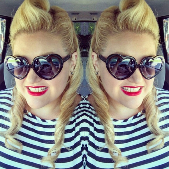 Meet your Posher, Stephanie - Picture 1 of 7